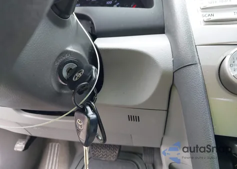 2010 Toyota Camry Le z USA, uszkodzony, nr VIN 4T1BF3EK5AU578328